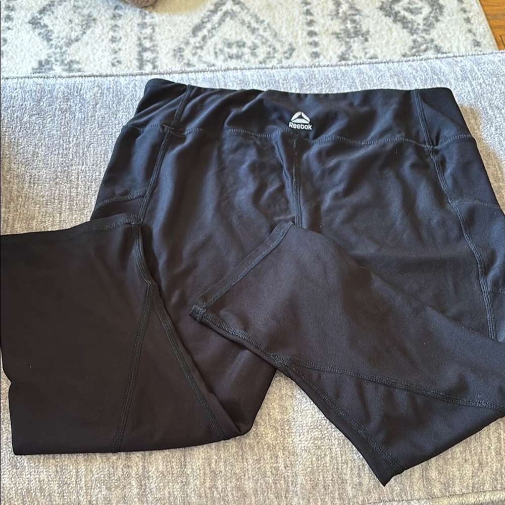 Reebok crop Black Leggings 🌸bundle and save!